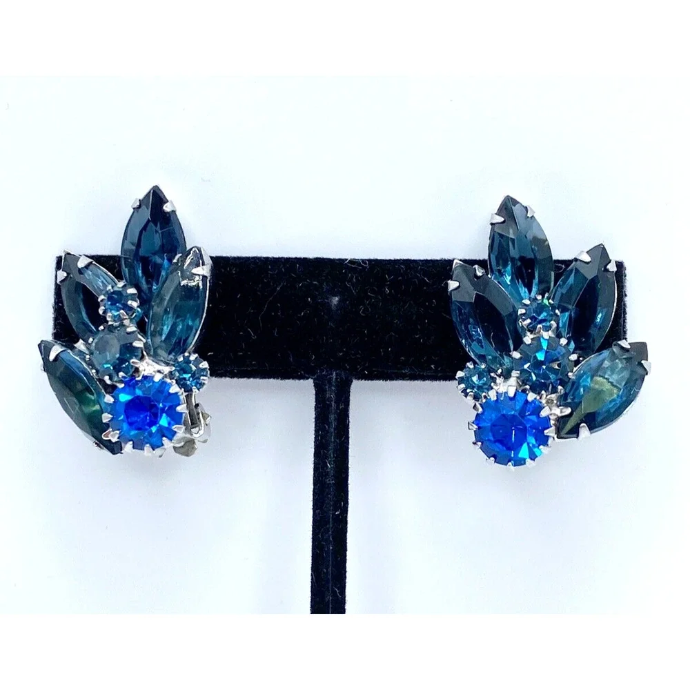 Vintage Weiss Shades of Blue Rhinestone Clip On Earrings Silver Tone Estate Glam - Picture 2 of 9
